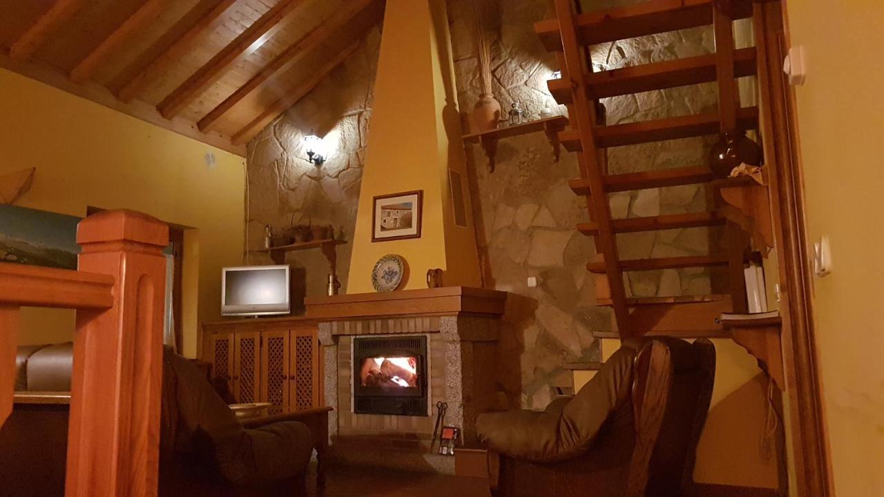 Maison d'hôtes Casa Rural El Casillo Del Abuelo Goyo à Navarredonda Extérieur photo